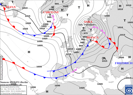 Vorhersage des Bodendrucks und der Luftmassengrenzen im Nordatlantik- und Europaausschnitt. (Quelle DWD - Deutscher Wetterdienst)