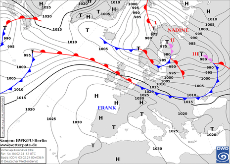 Vorhersagekarte für die Druckverteilung und die Lage der Frontensysteme am Sonntag, den 04.02.2024 um 12 UTC (Quelle DWD - Deutscher Wetterdienst)