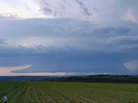 Abb 2: Meldung aus der WarnWetter-App: Nutzerbild einer Superzelle bei Gera, 18.06.2024 (Quelle DWD - Deutscher Wetterdienst(WarnWetter-App))