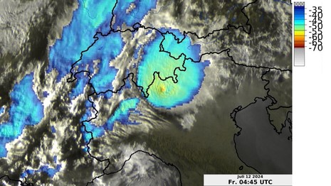 Abbildung 2: Sandwich-Satellitenbild aus hochaufgelösten visuellen Daten und dem 10,4 µm Infrarotkanal für die Wolkenoberflächentemperatur [°C] zeigen deutlich ein Overshooting Top.