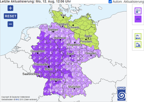 DWD-Warnkarte zeigt Warnungen vor einer starken bzw. extremen Wärmebelastung in weiten Teilen Deutschlands. Lediglich der äußerste Norden und Nordosten sind ausgenommen.