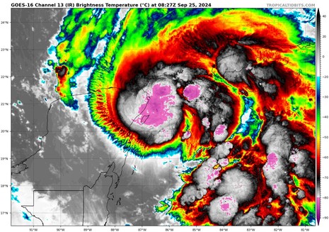 Abb 1: Diese Grafik zeigt das aktuelle Satellitenbild von HELENE. Dabei ist eine sich entwickelnde symmetrische Struktur erkennbar. Ein Auge hat sich noch nicht ausgebildet. (Quelle Tropicaltidbits)