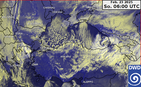 Satellitenbild der Schwarzmeerregion von Sonntag, den 23. Februar 2025, 07 Uhr MEZ. Über dem Schwarzen Meer lassen sich langgezogene Schauerstraßen erkennen. (Quelle Deutscher Wetterdienst)