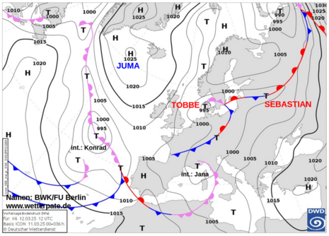 Prognosekarte Bodendruck und Lage der Fronten mit Namen der steuernden Hoch- und Tiefdruckgebiete für den heutigen Mittwoch, 12.03.2025 12 UTC (Quelle Deutscher Wetterdienst)