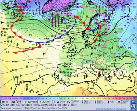 Prognostizierte Wetterlage für Sonntagmittag mit einer ausgeprägten Hochdruckbrücke vom Atlantik über Mitteleuropa hinweg bis in den Balkanraum. (Quelle Deutscher Wetterdienst)