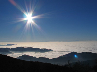 Bei Hochdrucklagen im Winter ist es oft nur auf den Bergen richtig schön