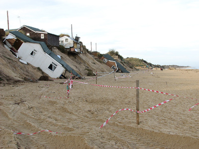 Küstenschäden bei Hemsby, Norfolk durch Orkan Xaver