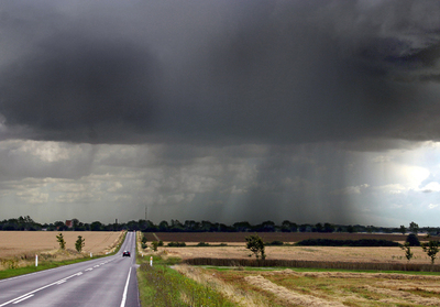 Regenschauer aus der Ferne betrachtet 